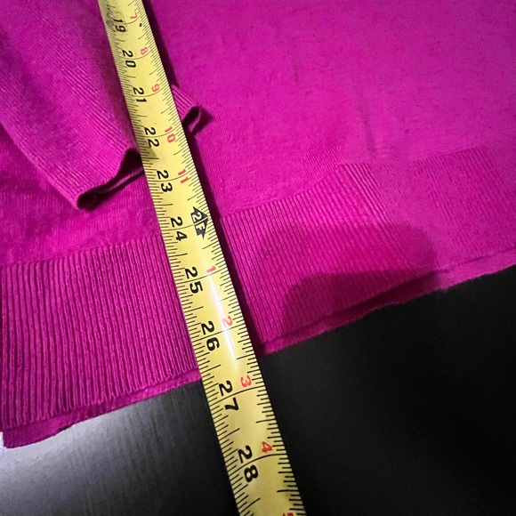 Banana Republic Fuchsia Crewneck Pullover Sweater -Size Medium - Picture 10 of 15